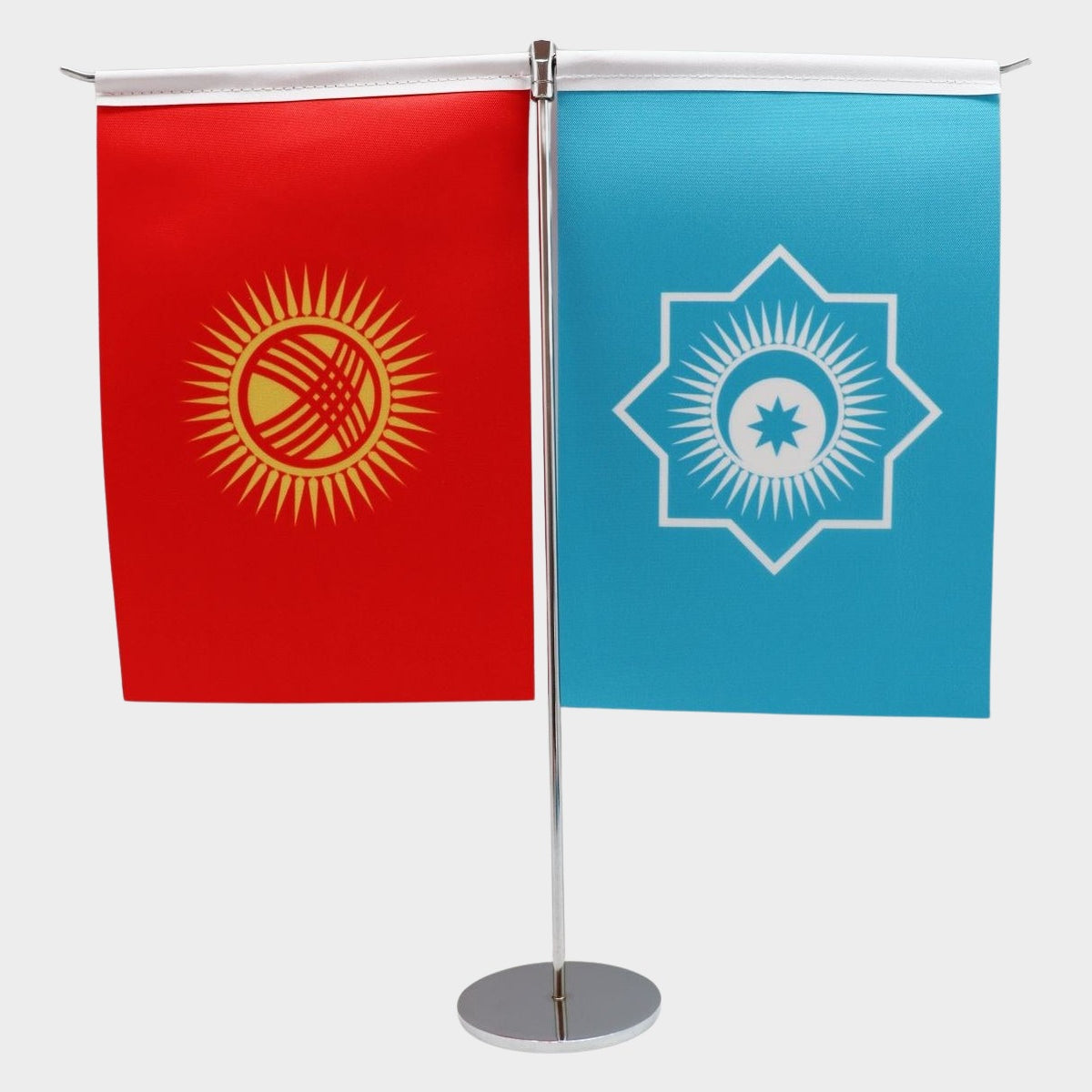 Logo Printed T-Shaped Desk Flag with chrome poles, 15 × 22.5 cm flags on a weighted base (1)