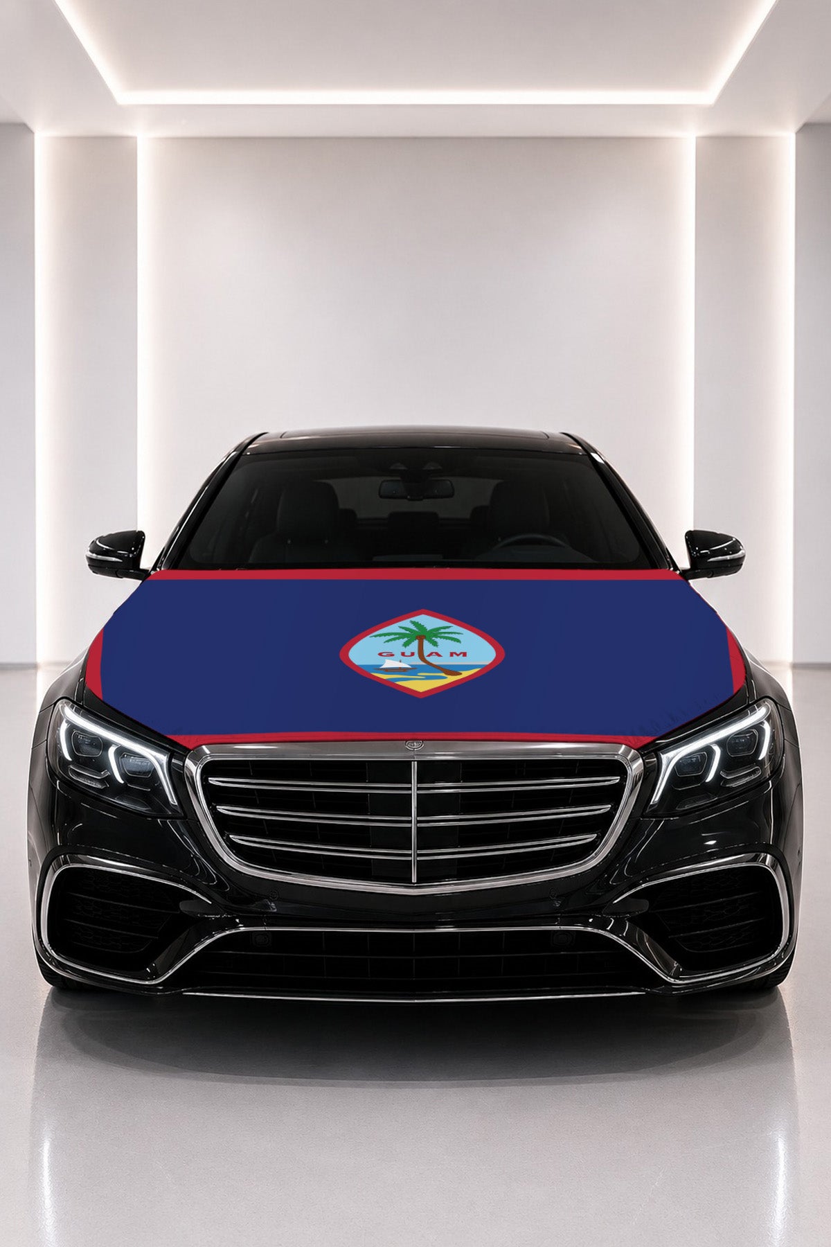 Couvre-capot drapeau de Guam posé sur le capot d’une voiture noire