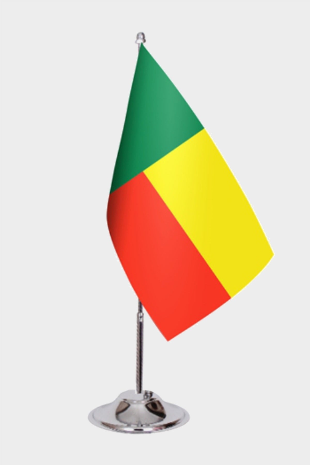 Couvre-capot drapeau du Bénin posé sur le capot d’une voiture noire