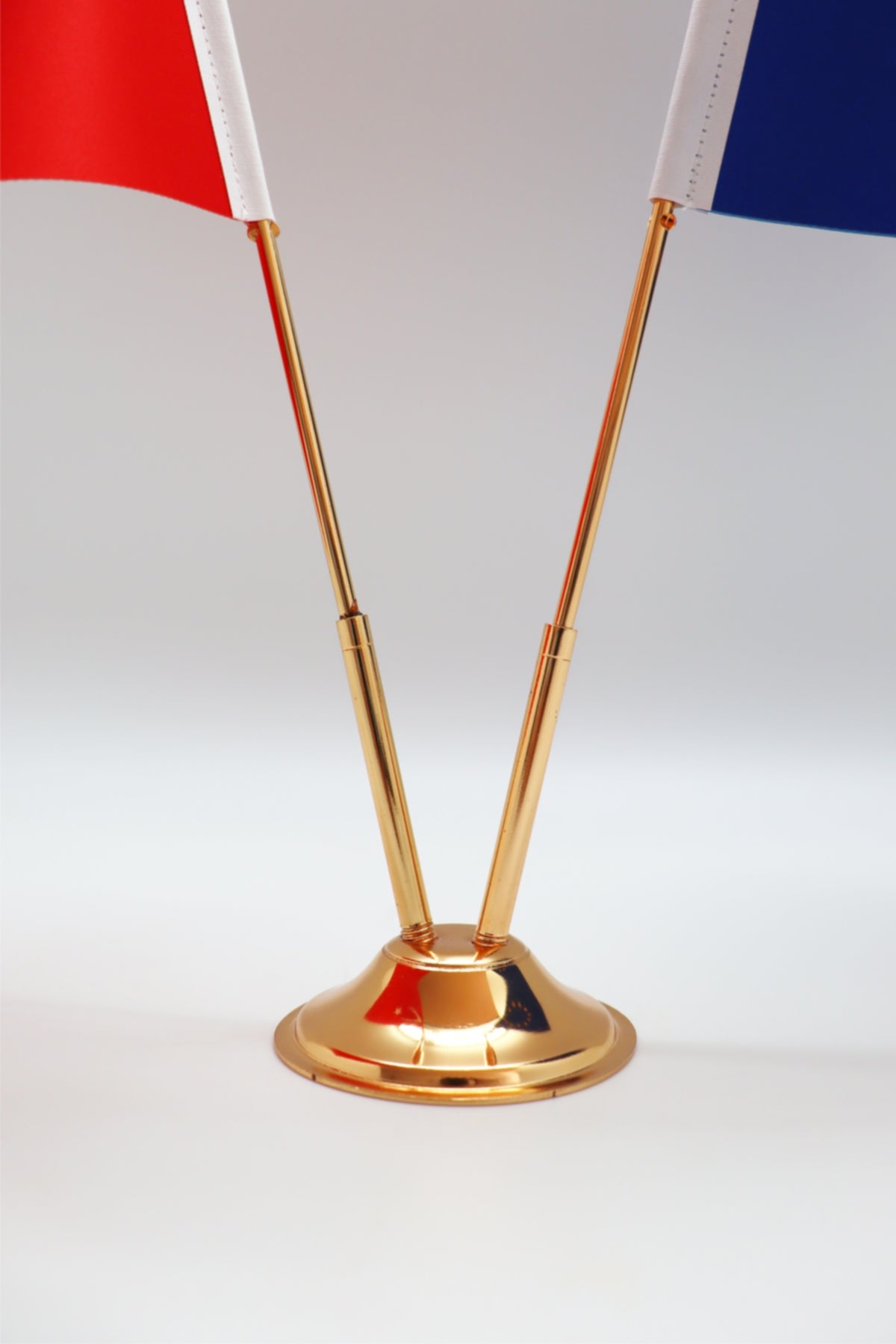 Kuzey Kore Turkiye masa bayragi gold detay