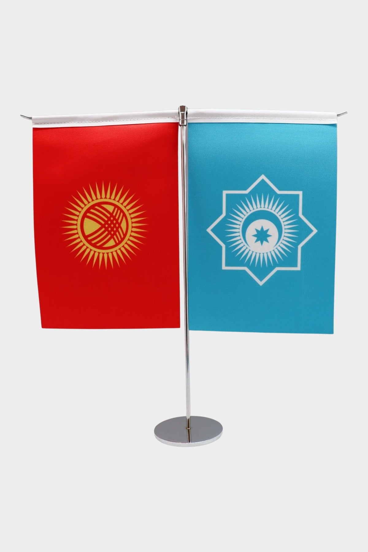 Logo Printed T-Shaped Desk Flag with chrome poles, 15 × 22.5 cm flags on a weighted base (1)