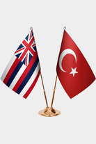 Hawaii and Türkiye dual desk flag set with gold pedestal, satin office table flag