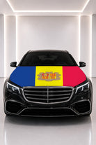 Couvre-capot drapeau d'Andorre posé sur le capot d’une voiture noire