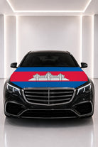 Couvre-capot drapeau du Cambodge posé sur le capot d’une voiture noire