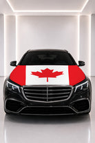Couvre-capot drapeau du Canada posé sur le capot d’une voiture noire