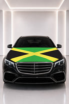 Couvre-capot drapeau de la Jamaïque posé sur le capot d’une voiture noire