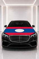 Couvre-capot drapeau du Laos posé sur le capot d’une voiture noire