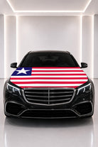 Couvre-capot drapeau du Libéria posé sur le capot d’une voiture noire