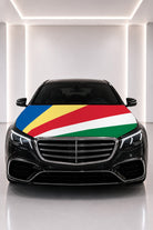 Couvre-capot drapeau des Seychelles posé sur le capot d’une voiture noire