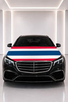 Couvre-capot drapeau de la Thaïlande posé sur le capot d’une voiture noire