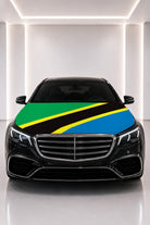 Couvre-capot drapeau de la Tanzanie posé sur le capot d’une voiture noire