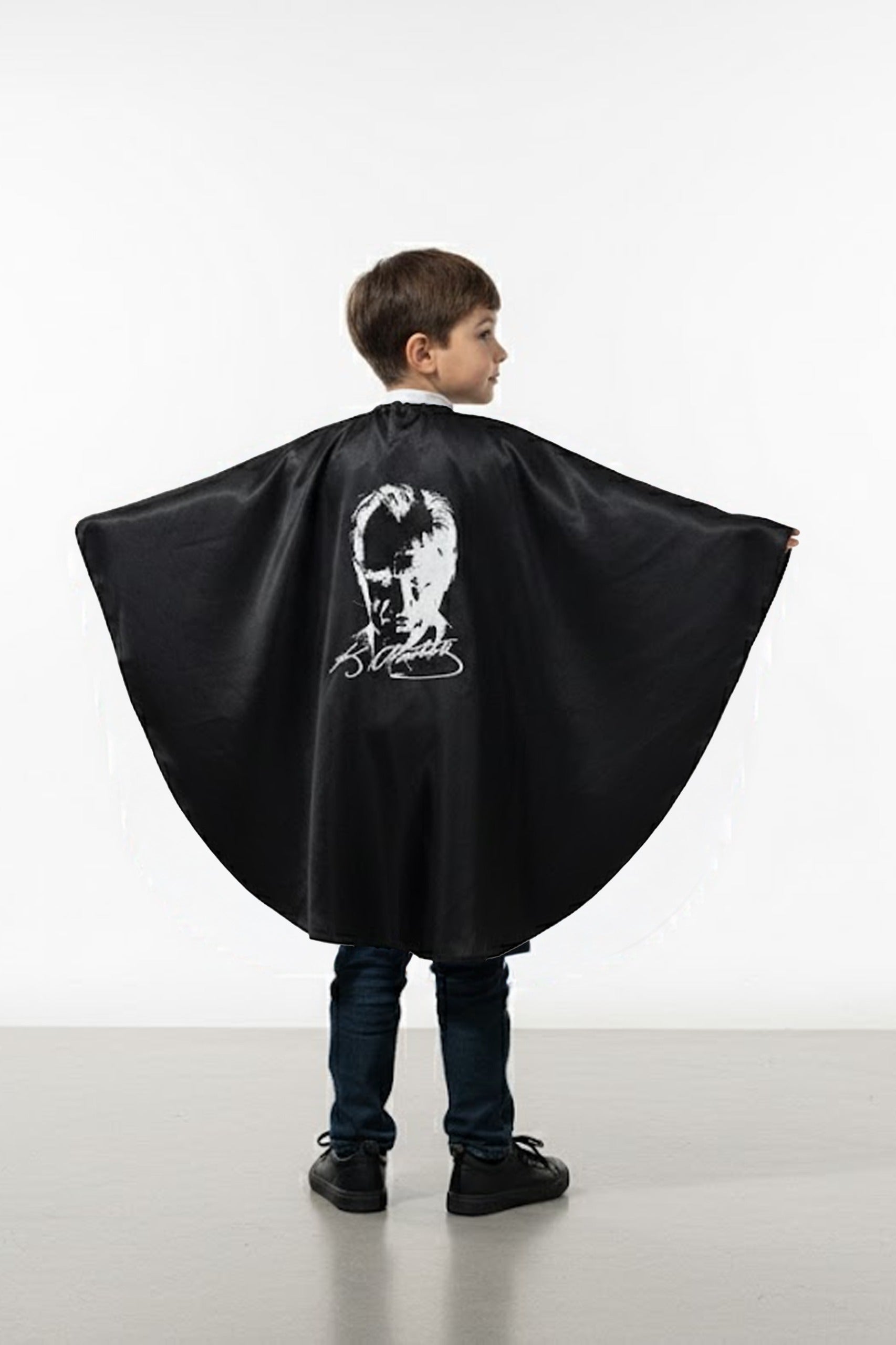Cape with Atatürk print