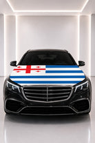 Couvre-capot drapeau d'Adjarie posé sur le capot d’une voiture noire