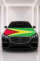 Couvre-capot drapeau du Guyana posé sur le capot d’une voiture noire