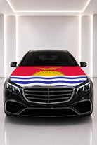 Couvre-capot drapeau des Kiribati posé sur le capot d’une voiture noire