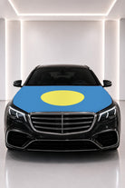 Couvre-capot drapeau de Palau posé sur le capot d’une voiture noire