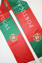 Écharpe de Supporter Satin – Drapeau du Portugal en détail — inscription PORTUGAL et impression du drapeau