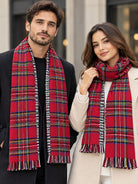 Écharpe tartan rouge de Noël portée longue et nouée, lot de 2 pour elle et lui