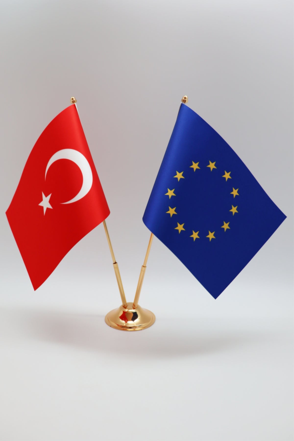 Uganda Turkiye masa bayragi gold detay