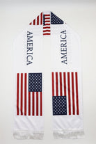 Écharpe de Supporter Satin – Drapeau des États-Unis à plat, sur toute la longueur — inscription AMERICA et franges blanches