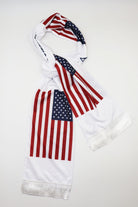 Écharpe de Supporter Satin – Drapeau des États-Unis nouée, montrant l’impression sur les deux faces