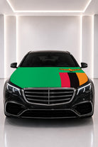 Couvre-capot drapeau de la Zambie posé sur le capot d’une voiture noire